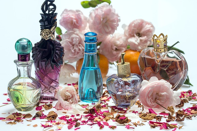 Van essenties naar emoties: een diepgaande verkenning van parfum door de eeuwen heen