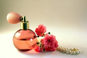 Van essentie tot elegantie: een diepgaande duik in de wereld van parfums